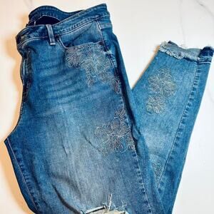 Beautiful 🌺 hibiscus flower embroidery throughout Lane Bryant High waisted 18